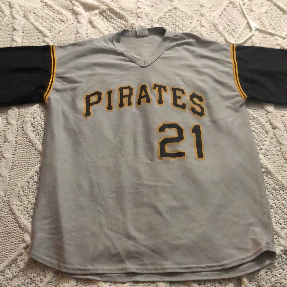 Size XL men’s Pirates jersey.